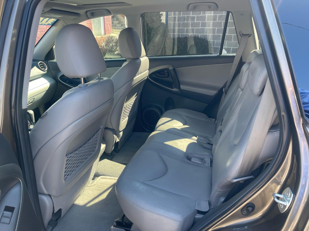 Toyota RAV4 FWD 4dr 4-cyl 4-Spd AT Ltd (Natl) 2011