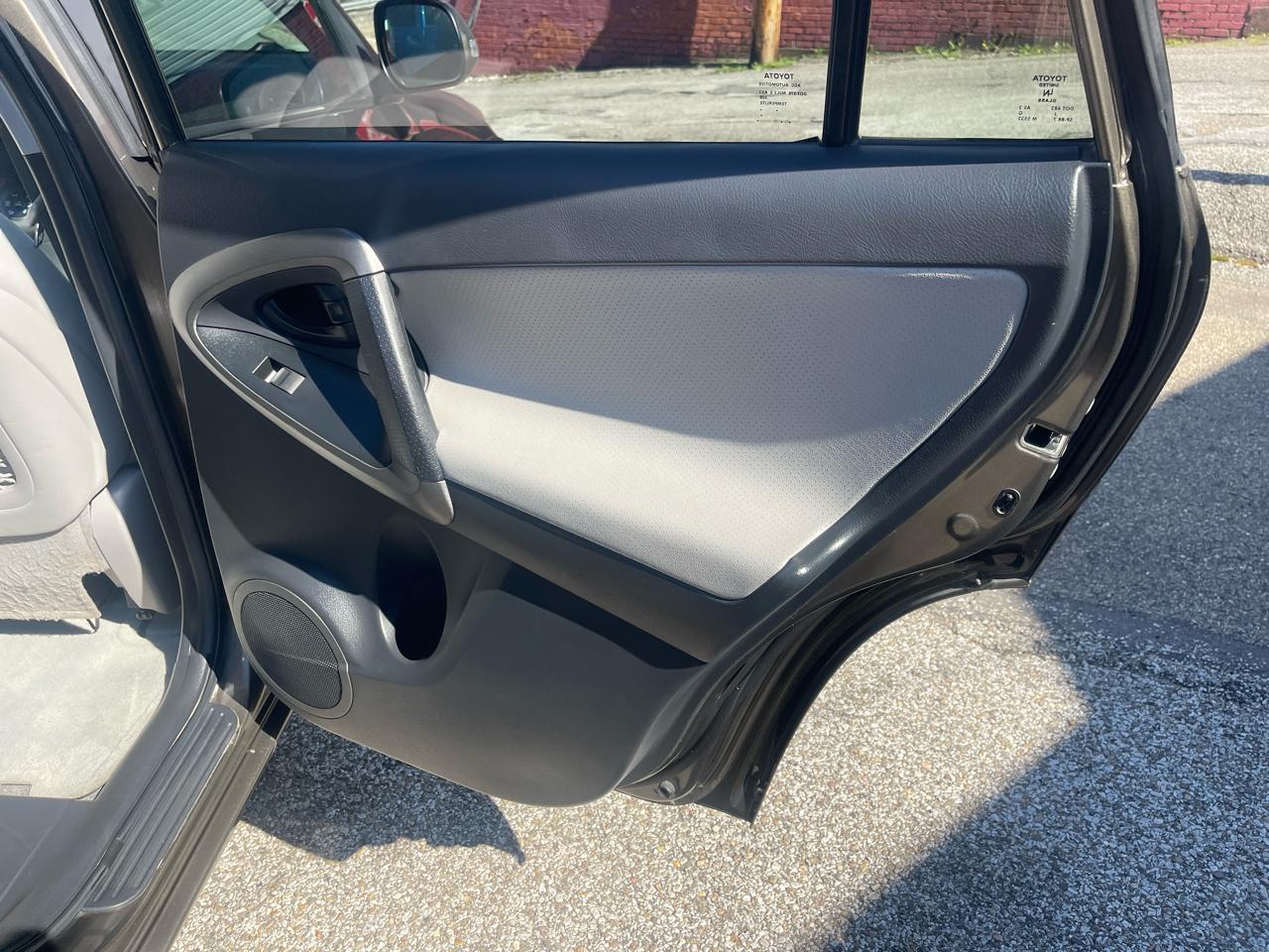 Toyota RAV4 FWD 4dr 4-cyl 4-Spd AT Ltd (Natl) 2011