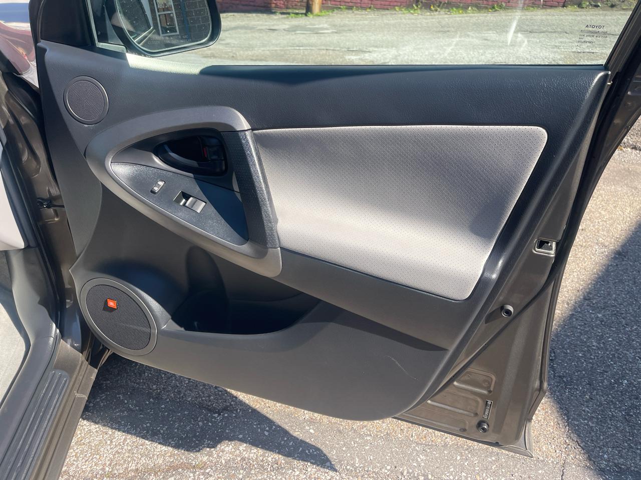 Toyota RAV4 FWD 4dr 4-cyl 4-Spd AT Ltd (Natl) 2011