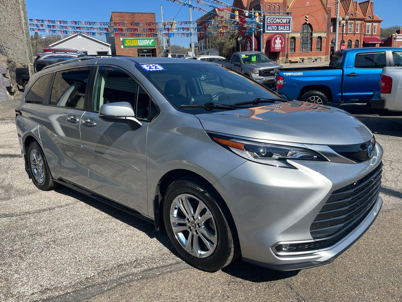 Toyota Sienna Platinum AWD 7-Passenger (Natl) 2022