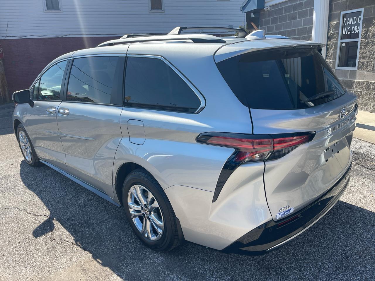 Toyota Sienna Platinum AWD 7-Passenger (Natl) 2022