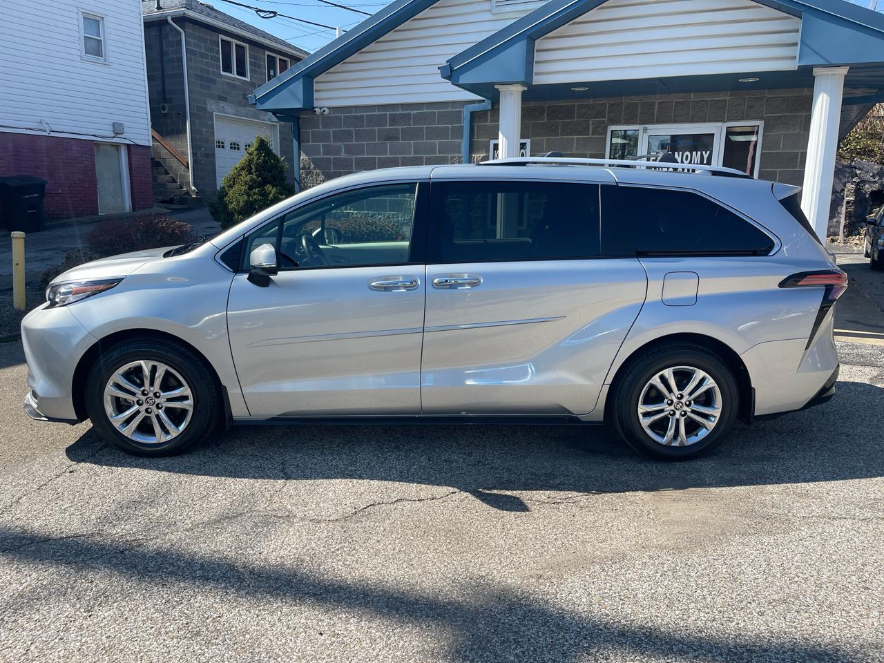 Toyota Sienna Platinum AWD 7-Passenger (Natl) 2022