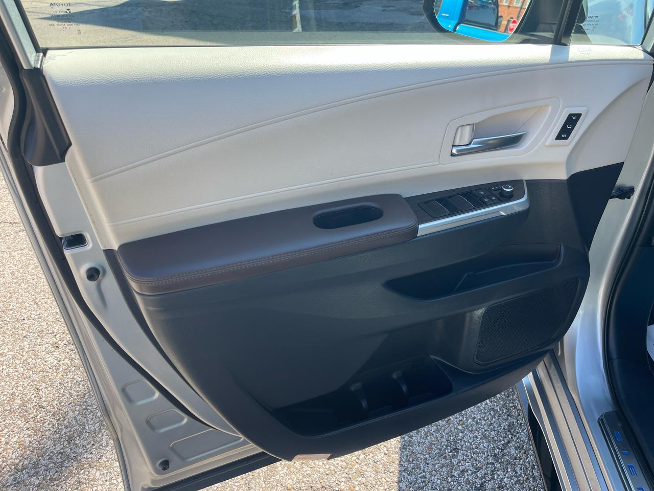 Toyota Sienna Platinum AWD 7-Passenger (Natl) 2022