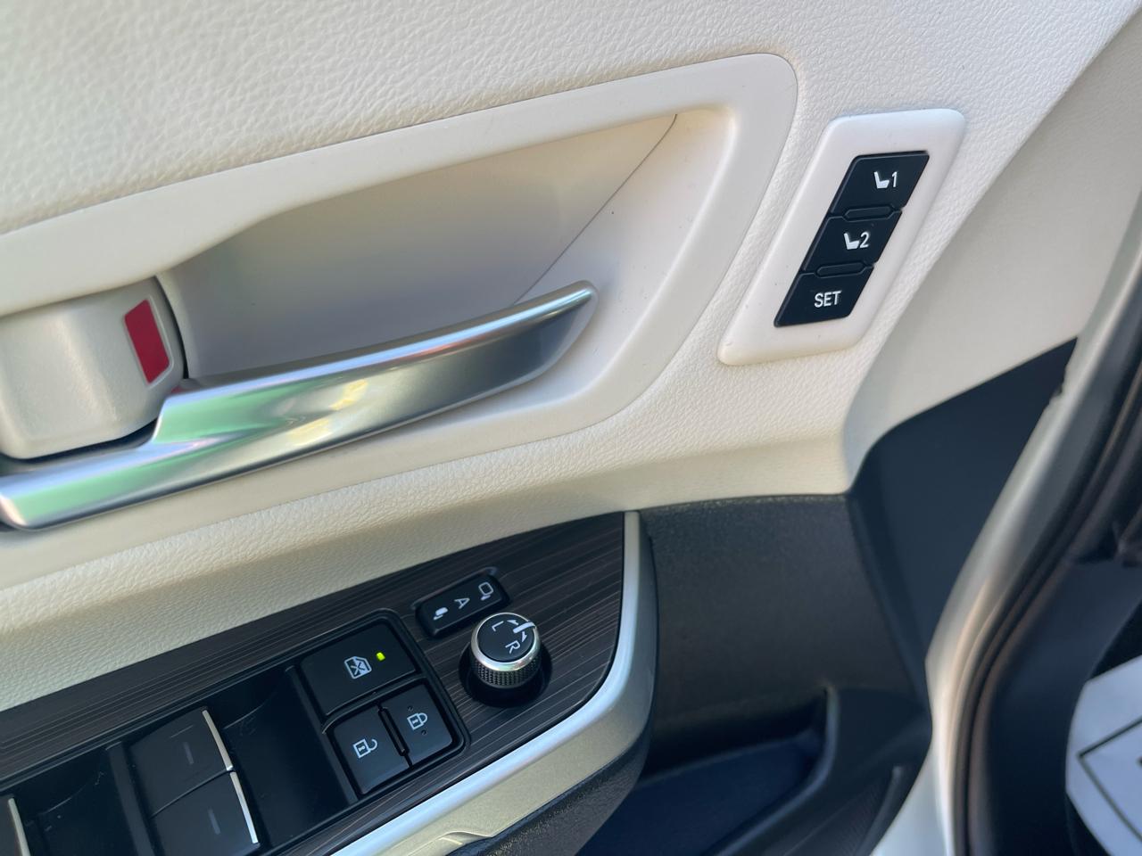 Toyota Sienna Platinum AWD 7-Passenger (Natl) 2022