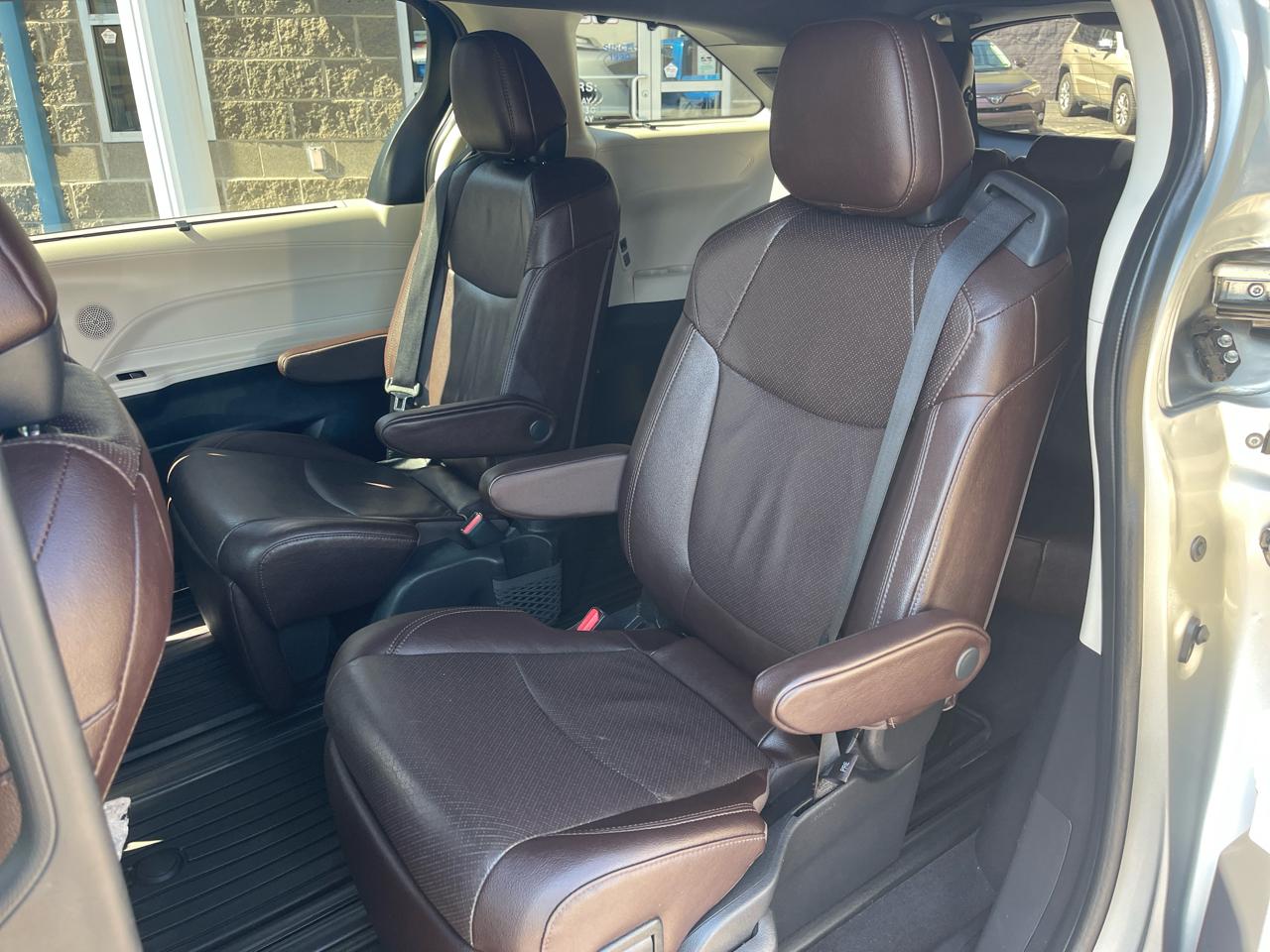 Toyota Sienna Platinum AWD 7-Passenger (Natl) 2022