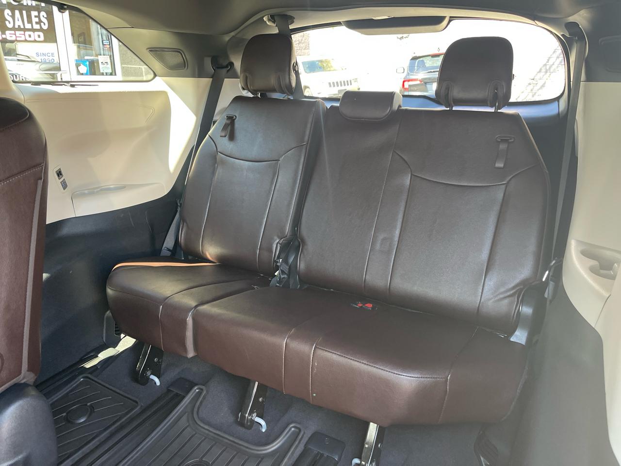 Toyota Sienna Platinum AWD 7-Passenger (Natl) 2022