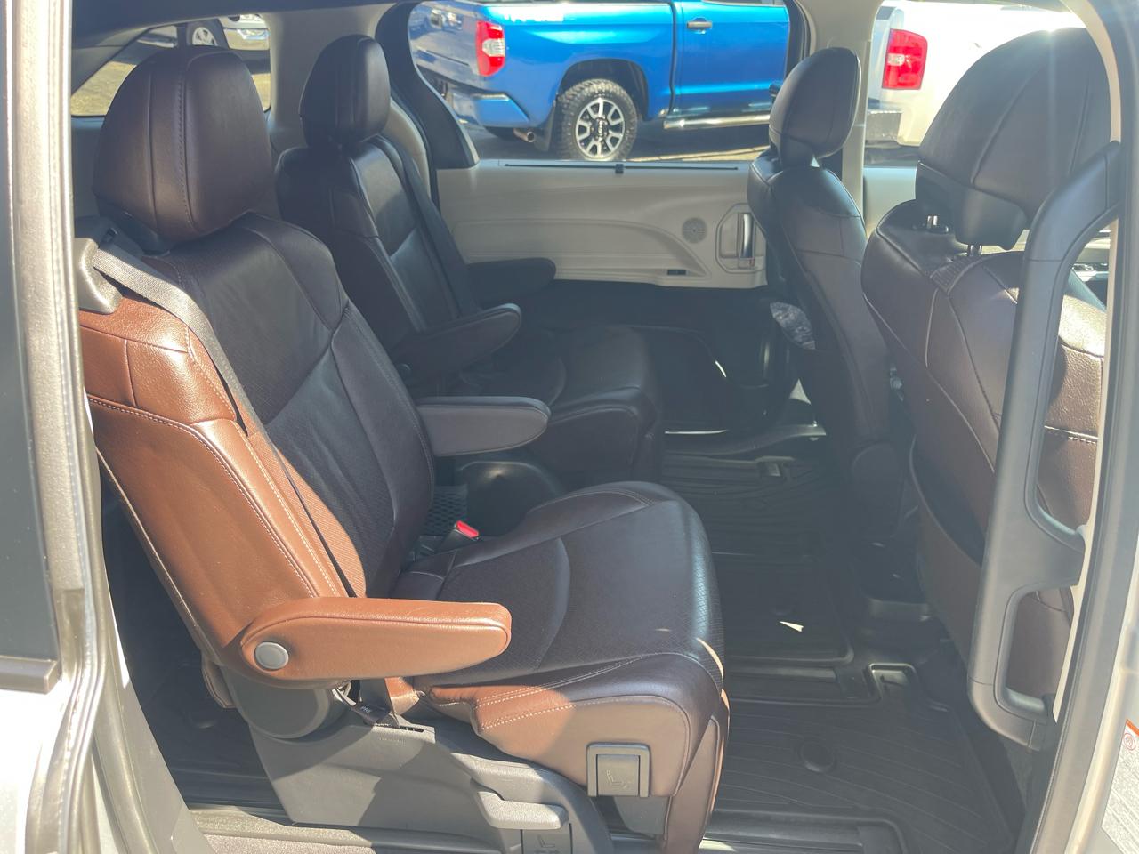 Toyota Sienna Platinum AWD 7-Passenger (Natl) 2022