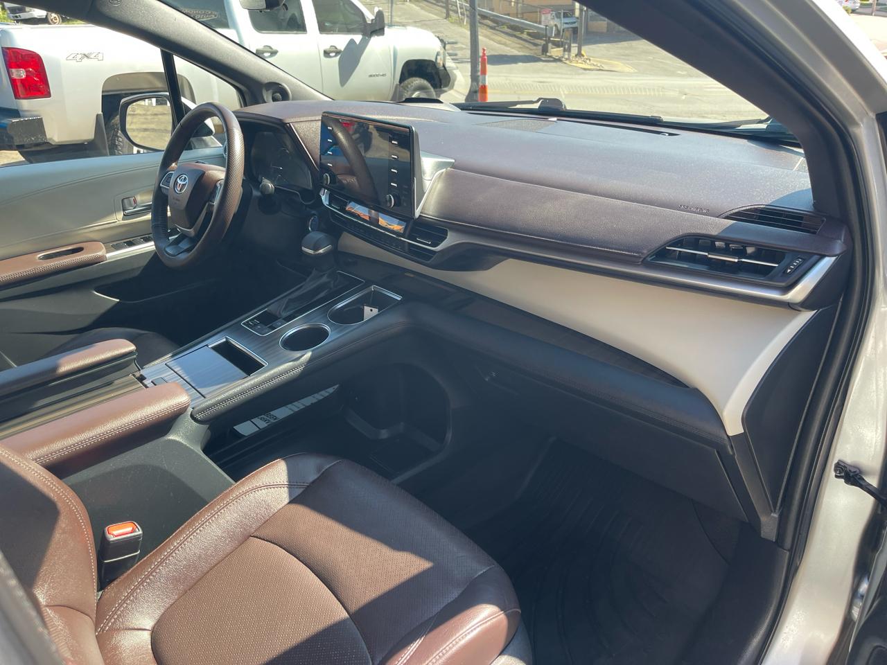 Toyota Sienna Platinum AWD 7-Passenger (Natl) 2022