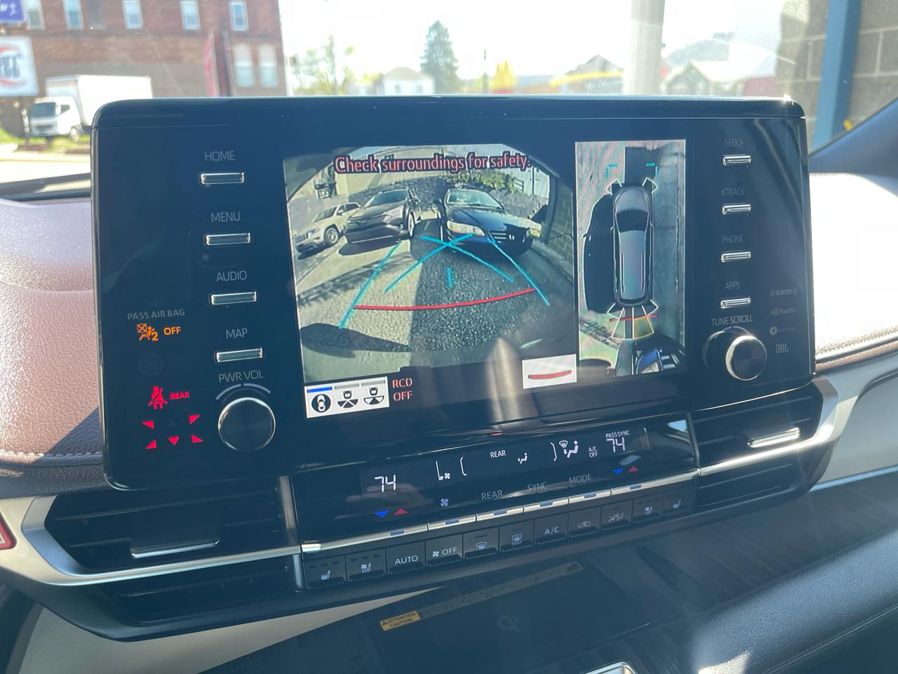 Toyota Sienna Platinum AWD 7-Passenger (Natl) 2022