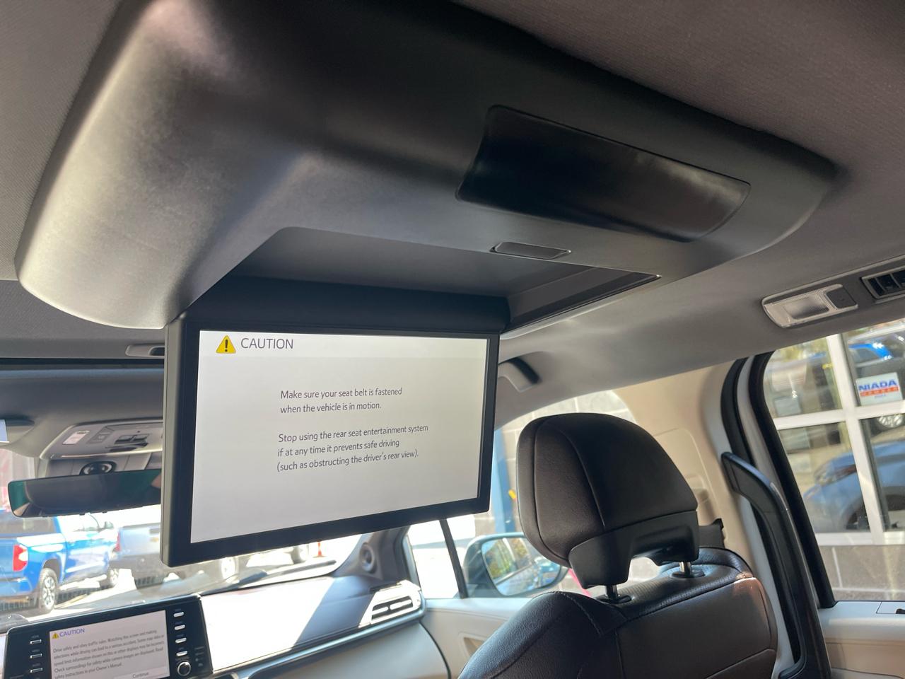 Toyota Sienna Platinum AWD 7-Passenger (Natl) 2022