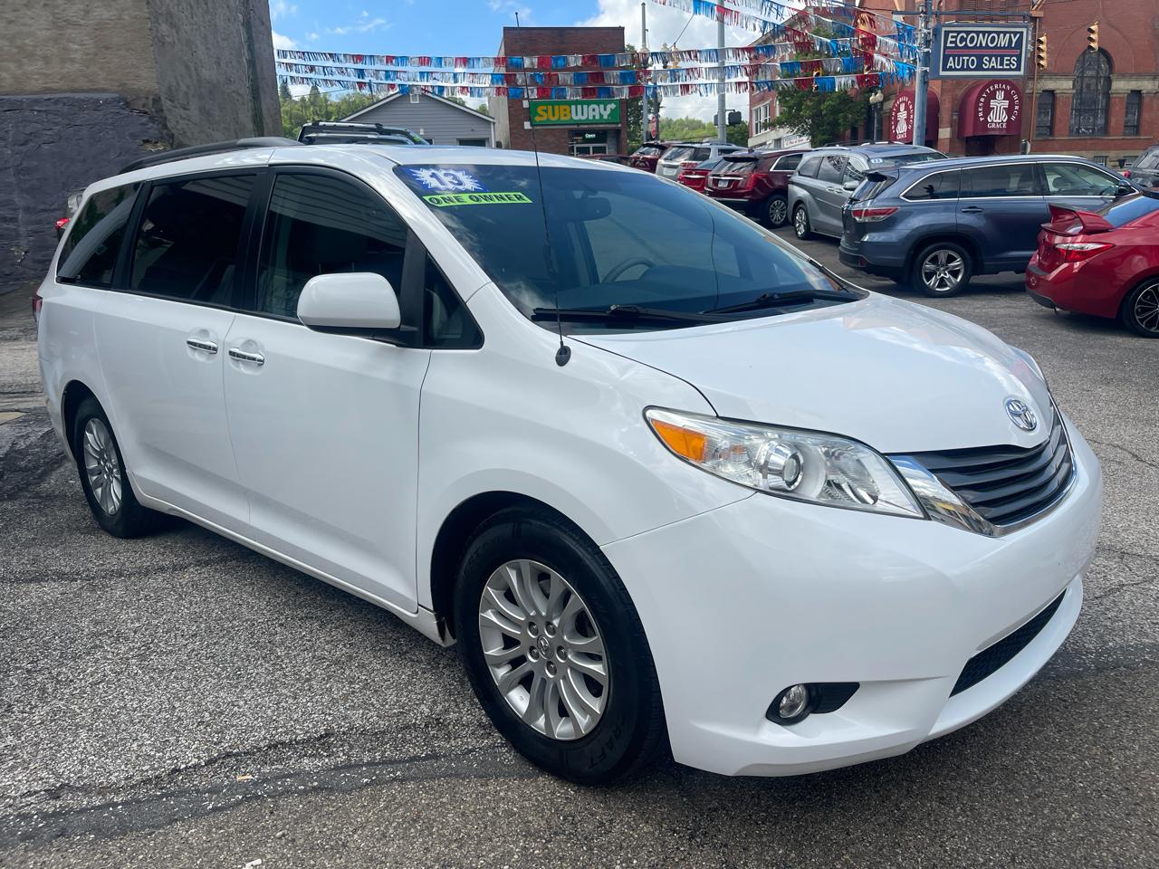 Toyota Sienna 5dr 7-Pass Van V6 XLE AAS FWD (Natl) 2013