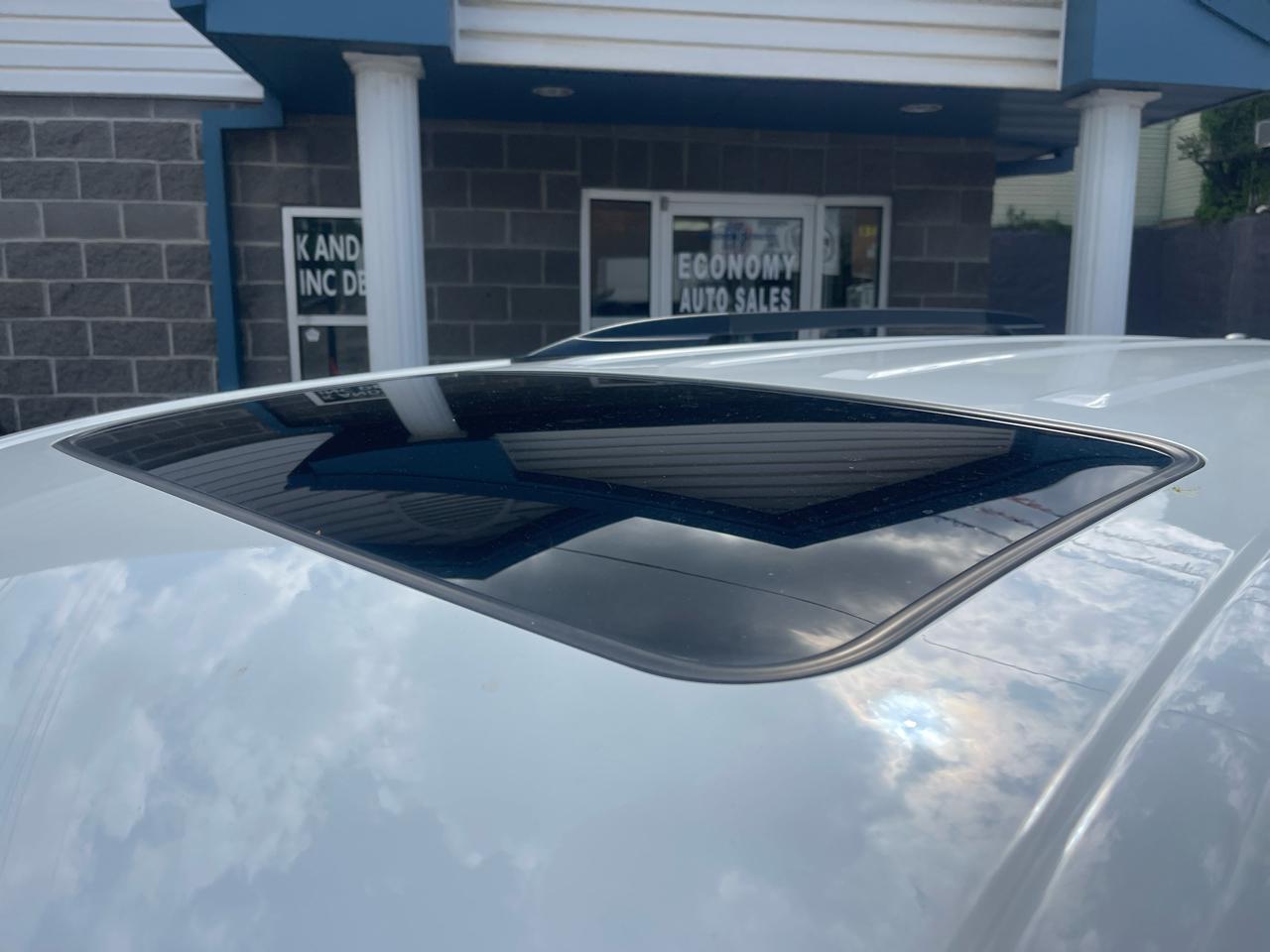 Toyota Sienna 5dr 7-Pass Van V6 XLE AAS FWD (Natl) 2013