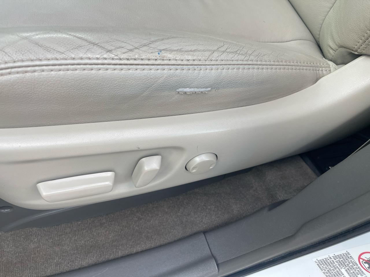 Toyota Sienna 5dr 7-Pass Van V6 XLE AAS FWD (Natl) 2013