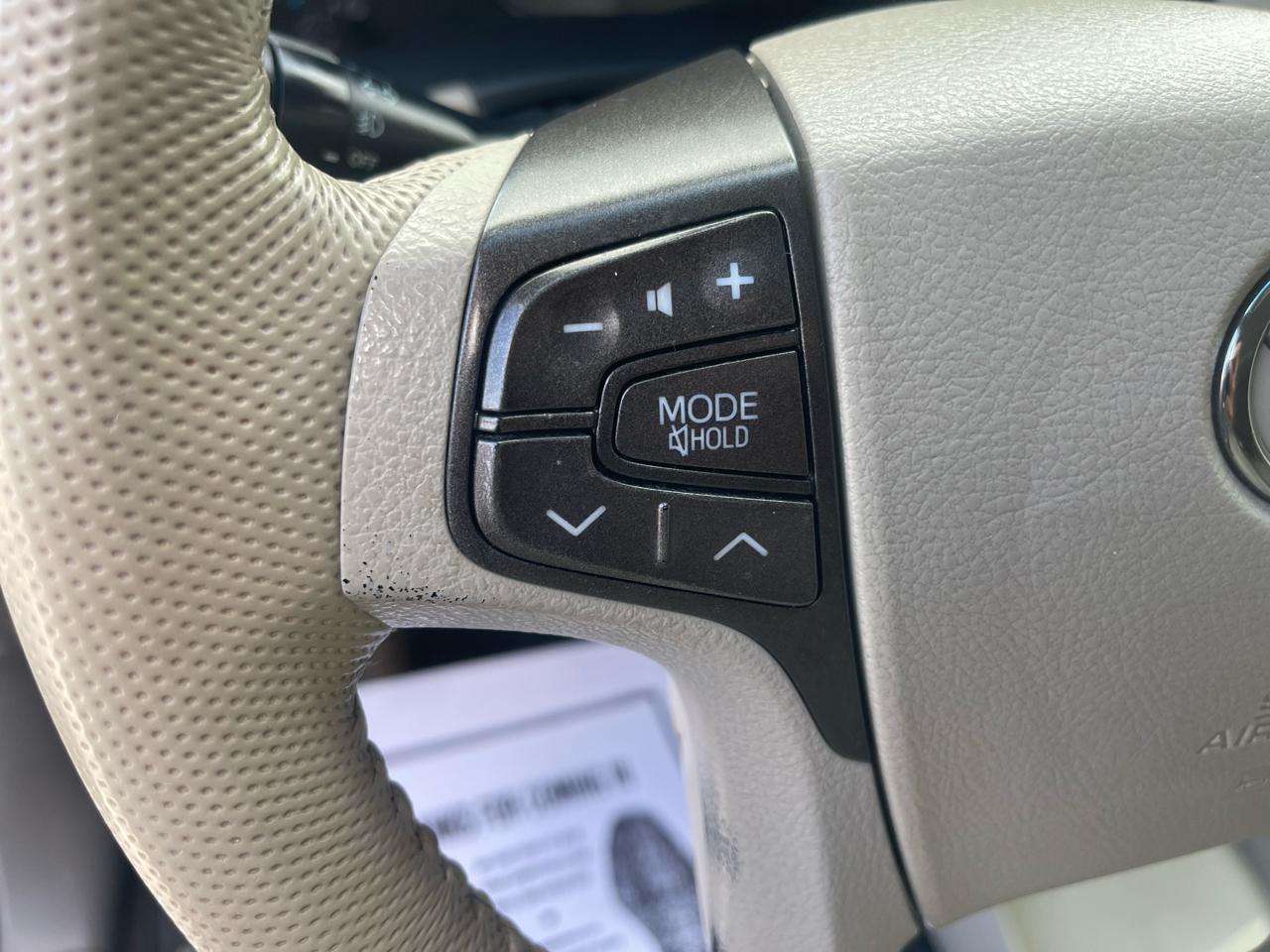 Toyota Sienna 5dr 7-Pass Van V6 XLE AAS FWD (Natl) 2013