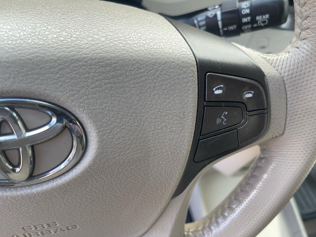 Toyota Sienna 5dr 7-Pass Van V6 XLE AAS FWD (Natl) 2013