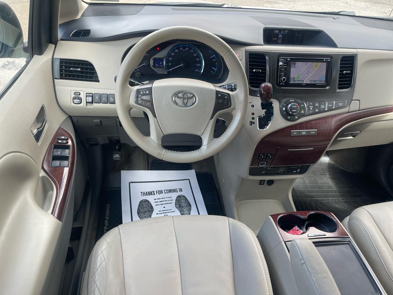 Toyota Sienna 5dr 7-Pass Van V6 XLE AAS FWD (Natl) 2013