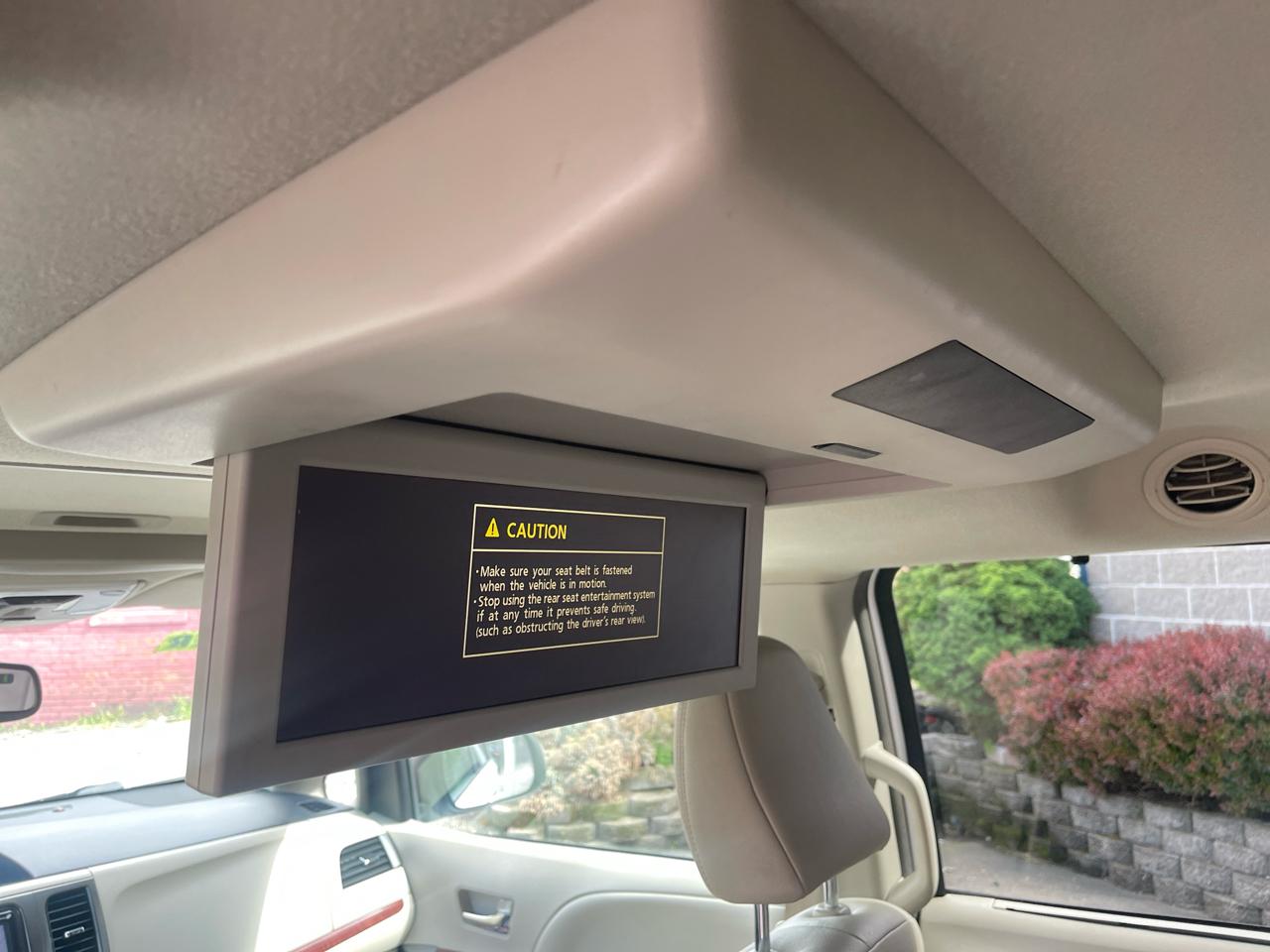 Toyota Sienna 5dr 7-Pass Van V6 XLE AAS FWD (Natl) 2013