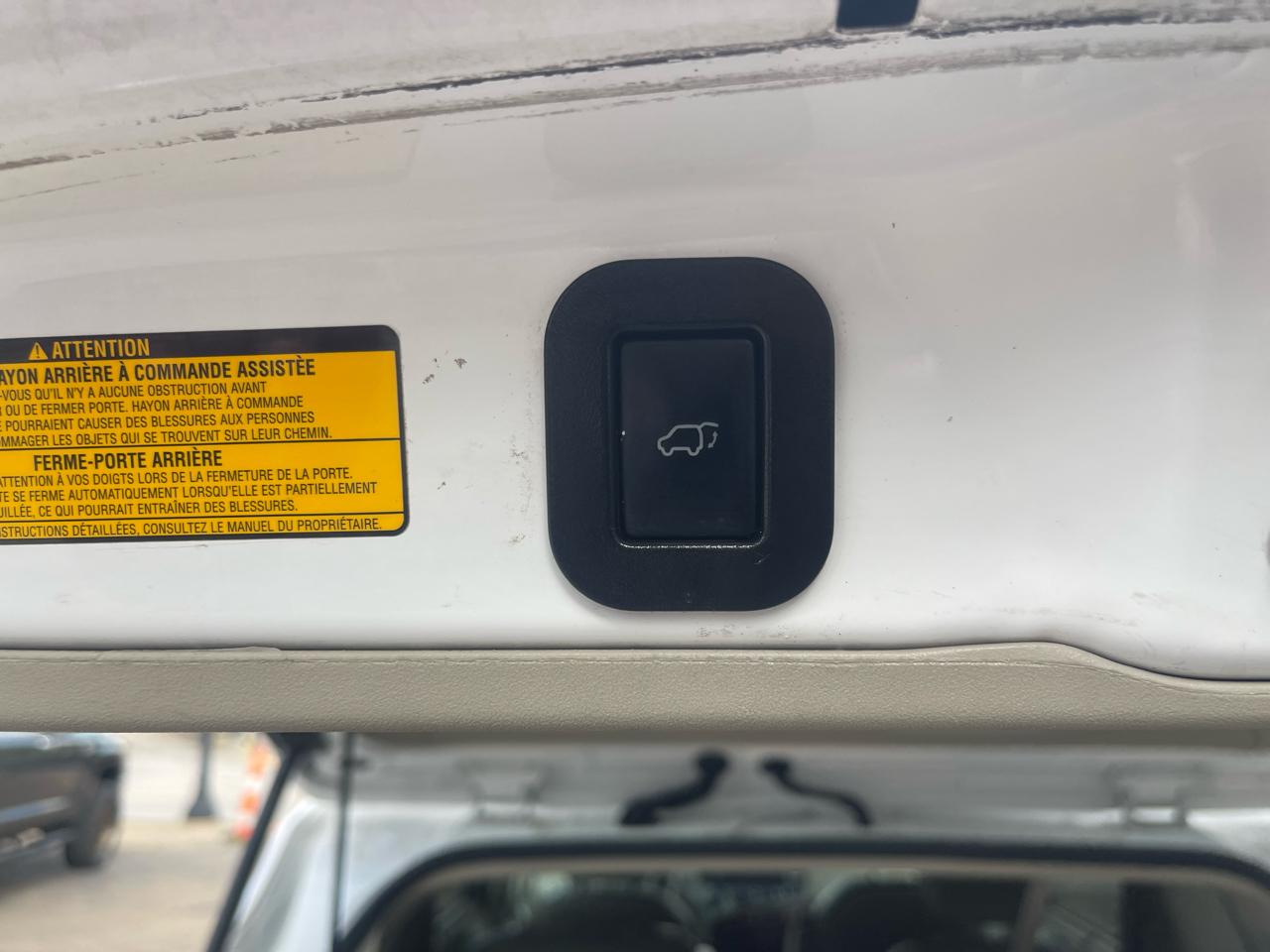 Toyota Sienna 5dr 7-Pass Van V6 XLE AAS FWD (Natl) 2013