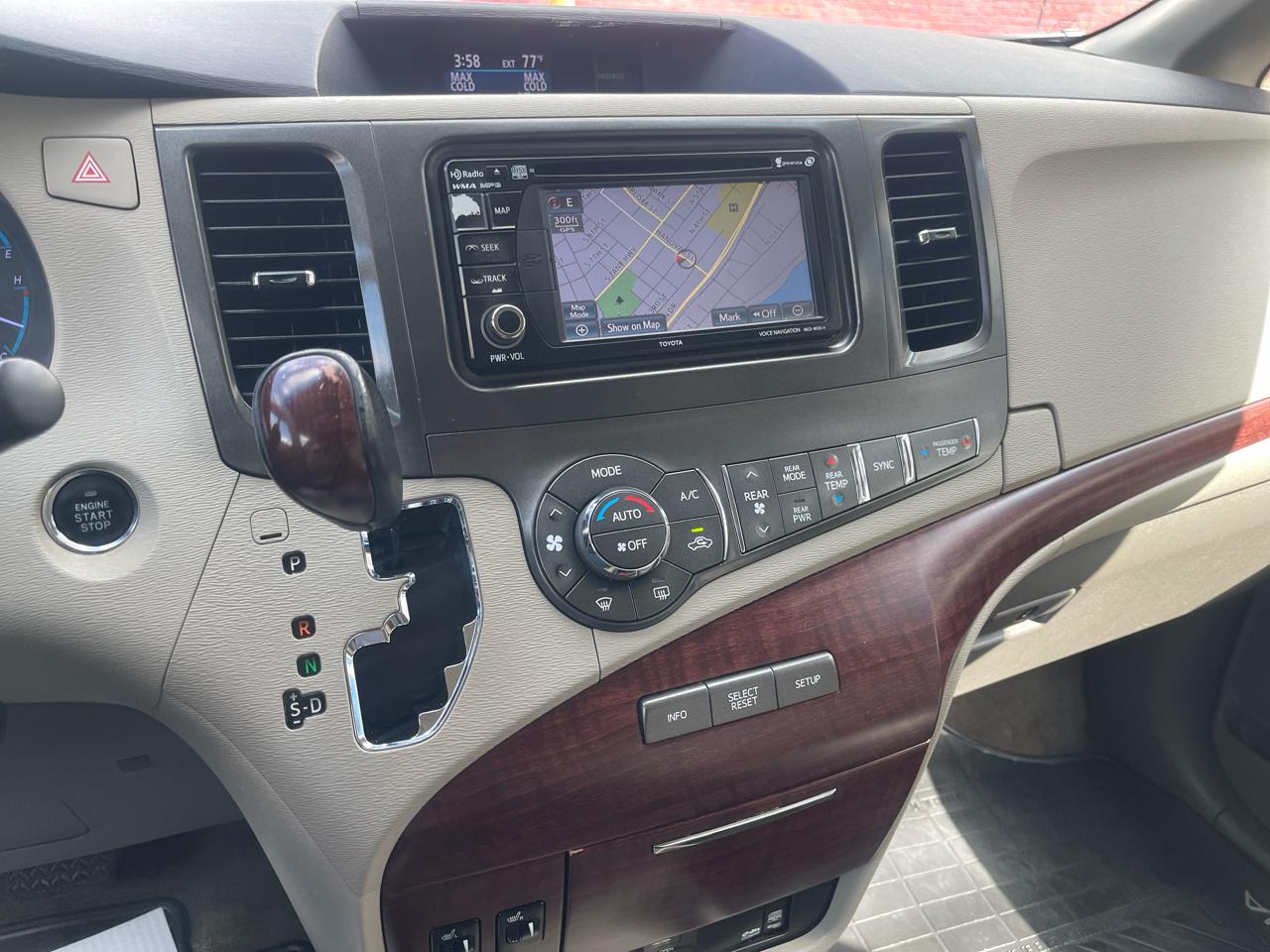 Toyota Sienna 5dr 7-Pass Van V6 XLE AAS FWD (Natl) 2013