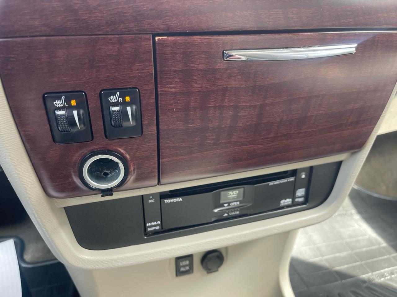 Toyota Sienna 5dr 7-Pass Van V6 XLE AAS FWD (Natl) 2013