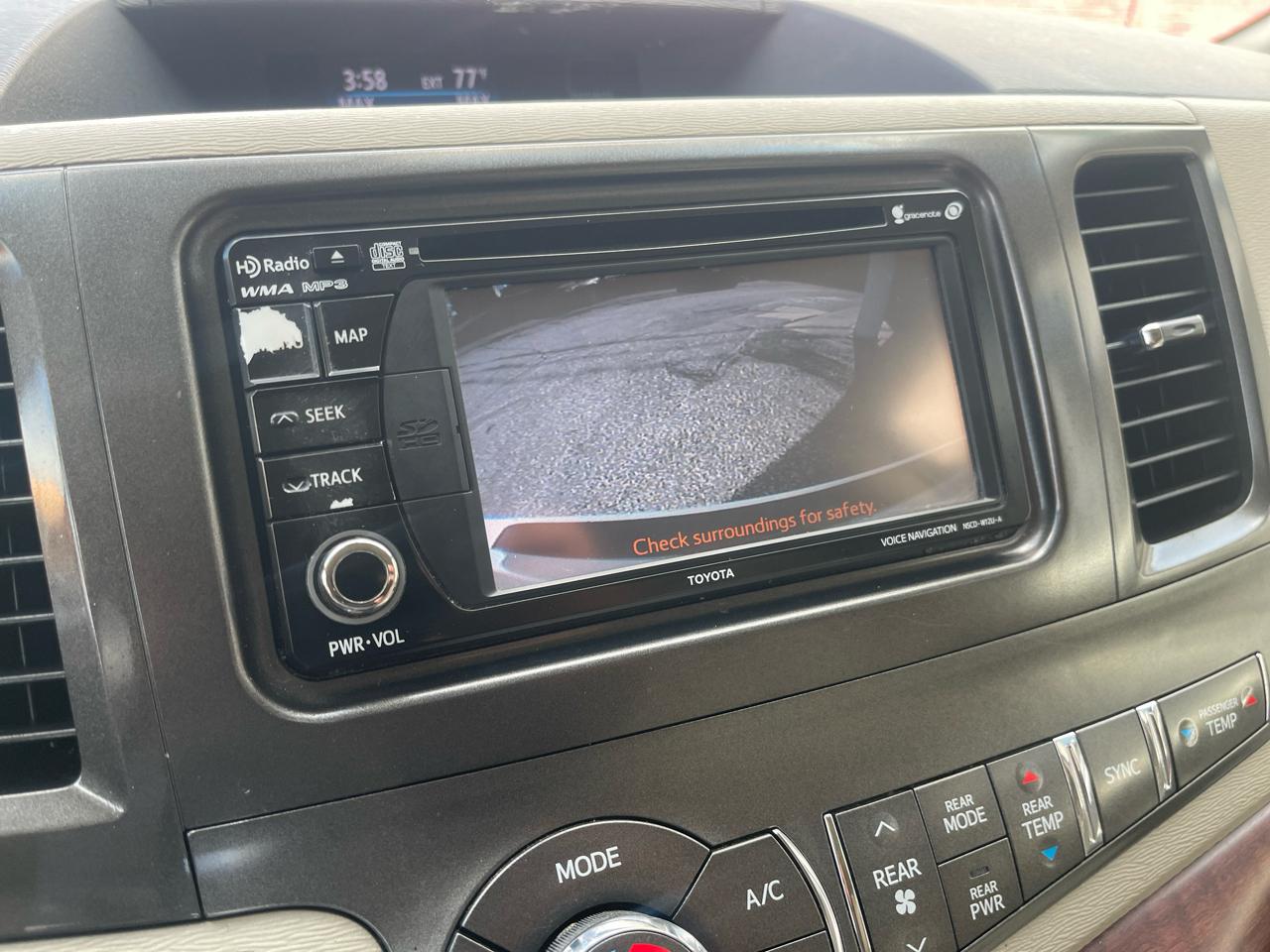 Toyota Sienna 5dr 7-Pass Van V6 XLE AAS FWD (Natl) 2013