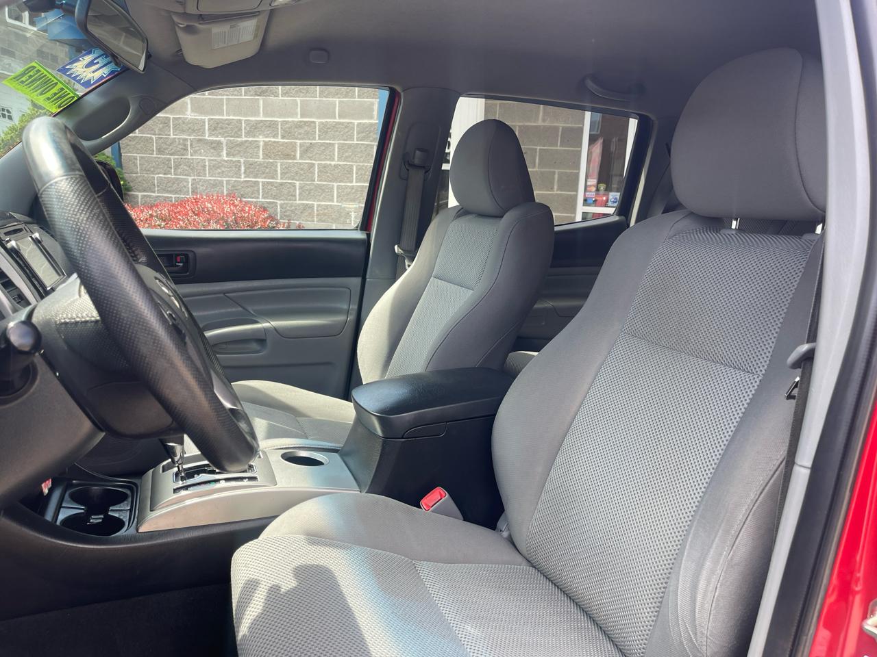 Toyota Tacoma 4WD Double Cab LB V6 AT (Natl) 2015