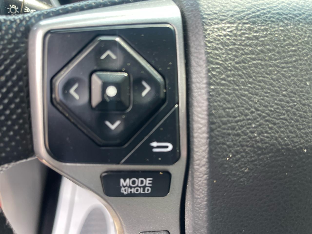 Toyota Tacoma 4WD Double Cab LB V6 AT (Natl) 2015