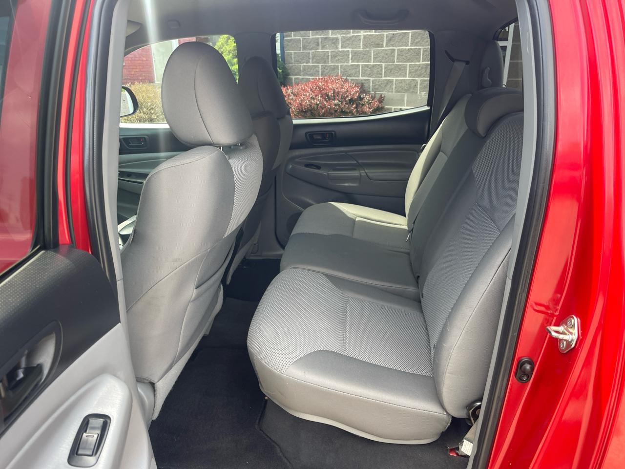 Toyota Tacoma 4WD Double Cab LB V6 AT (Natl) 2015