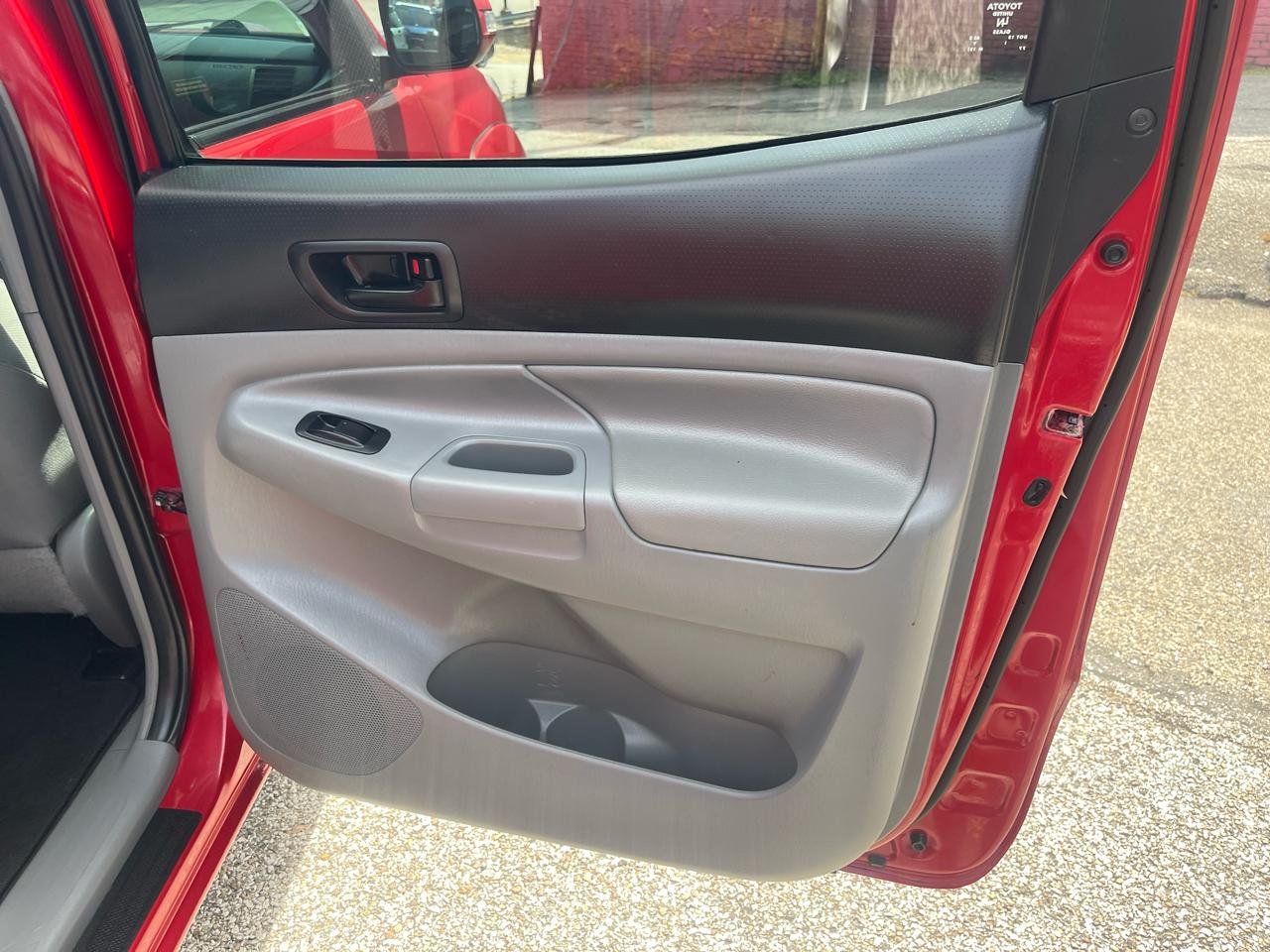 Toyota Tacoma 4WD Double Cab LB V6 AT (Natl) 2015