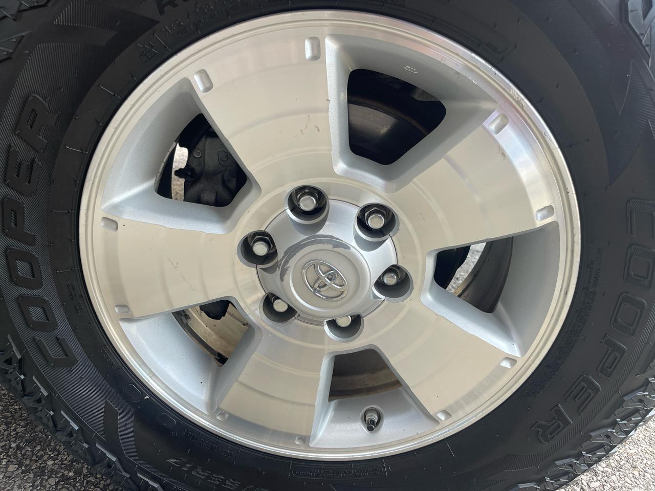 Toyota Tacoma 4WD Double Cab LB V6 AT (Natl) 2015