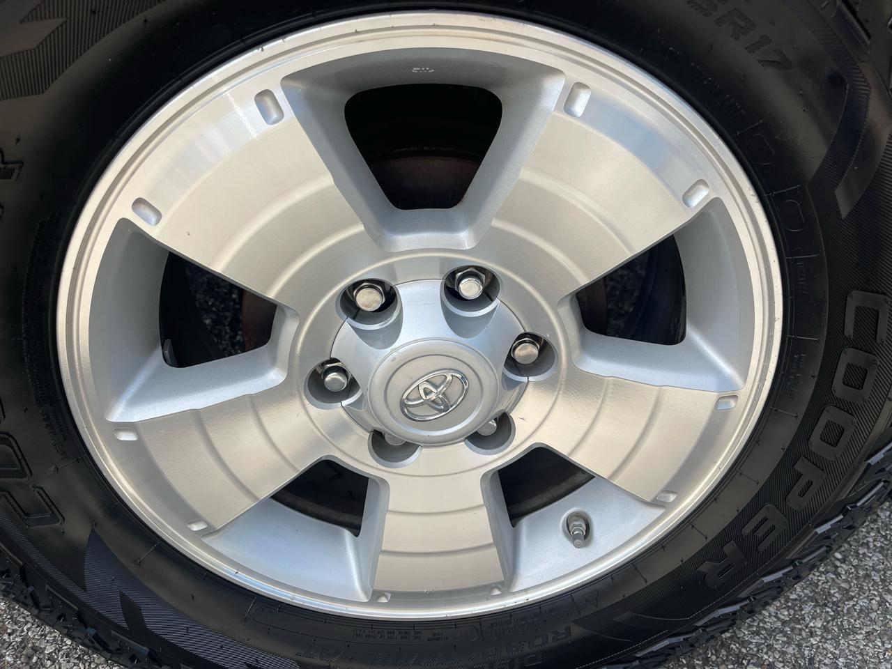 Toyota Tacoma 4WD Double Cab LB V6 AT (Natl) 2015