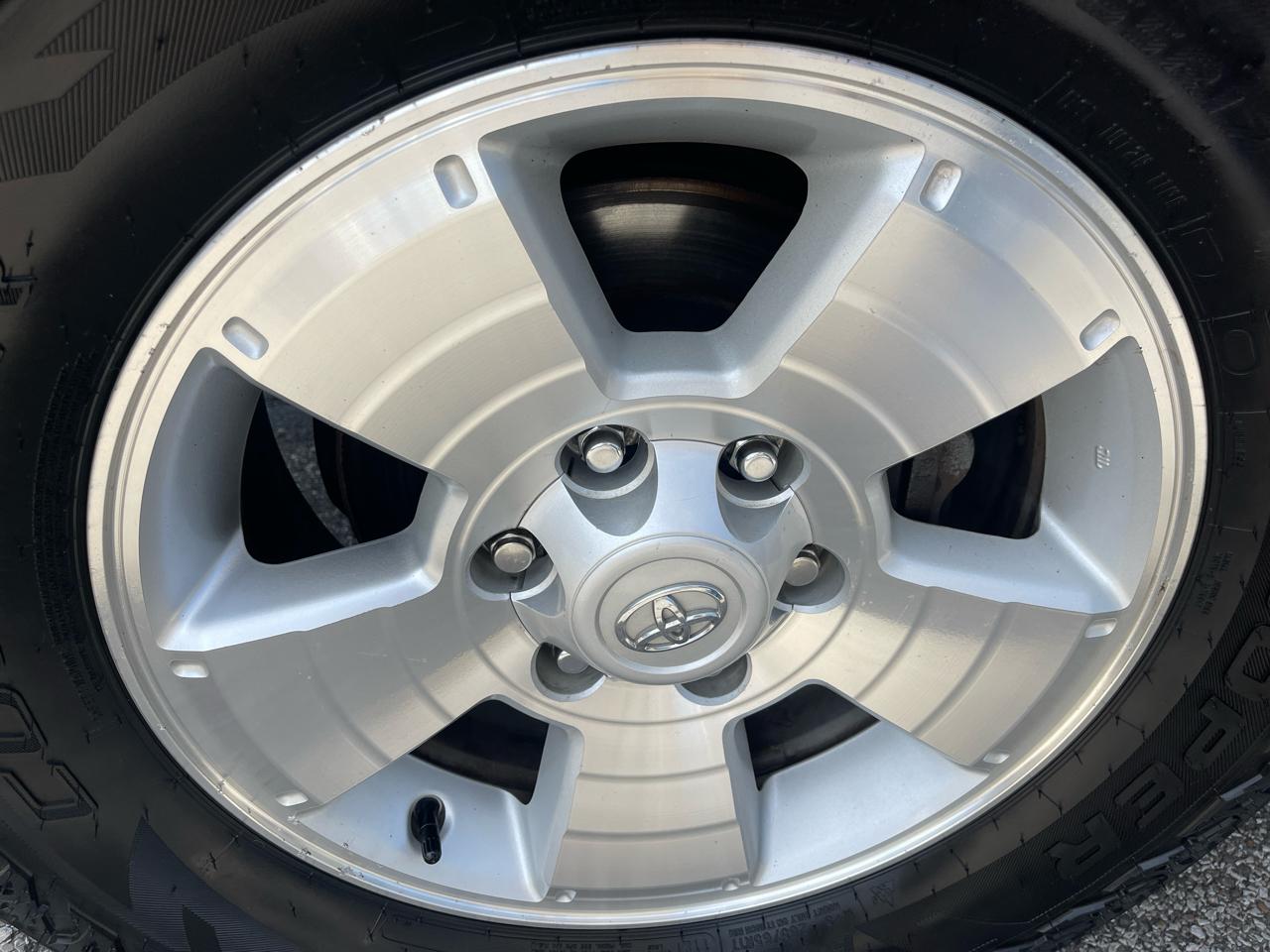 Toyota Tacoma 4WD Double Cab LB V6 AT (Natl) 2015