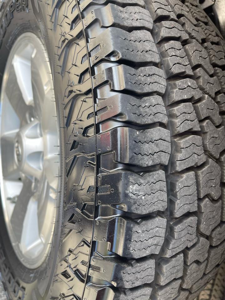 Toyota Tacoma 4WD Double Cab LB V6 AT (Natl) 2015