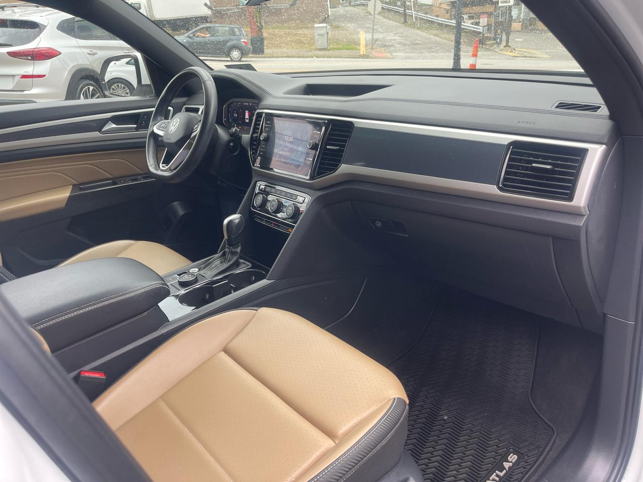 Volkswagen Atlas Cross Sport 3.6L V6 SE w/Technology 4MOTION 2022