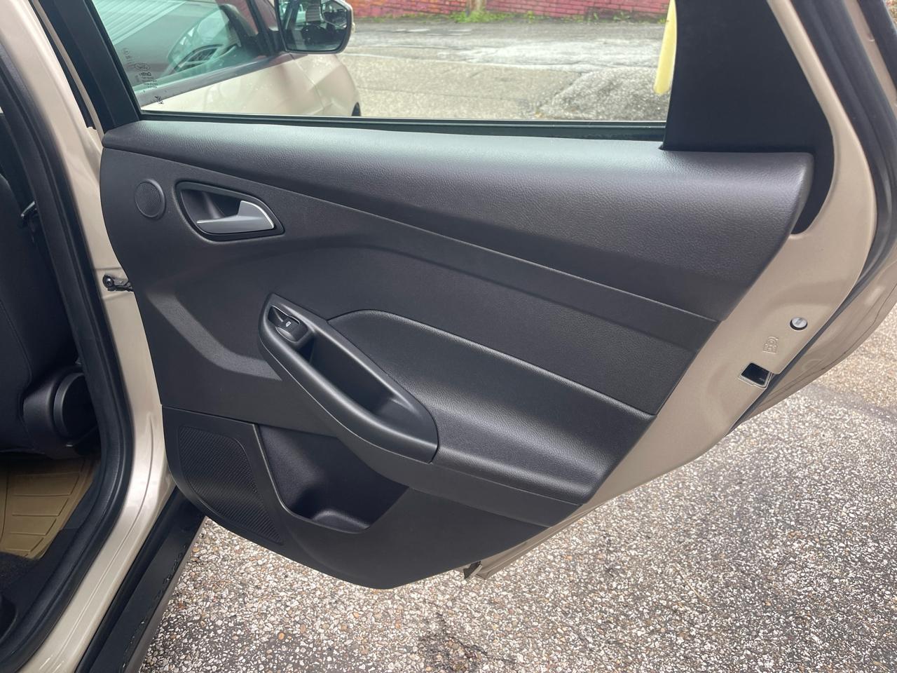 Ford Focus SEL Sedan 2017