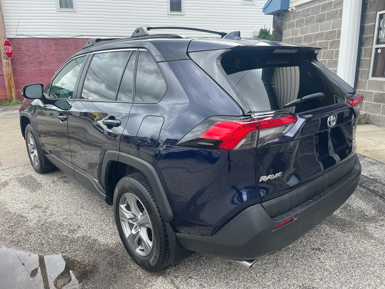 Toyota RAV4 Hybrid XLE AWD (Natl) 2024