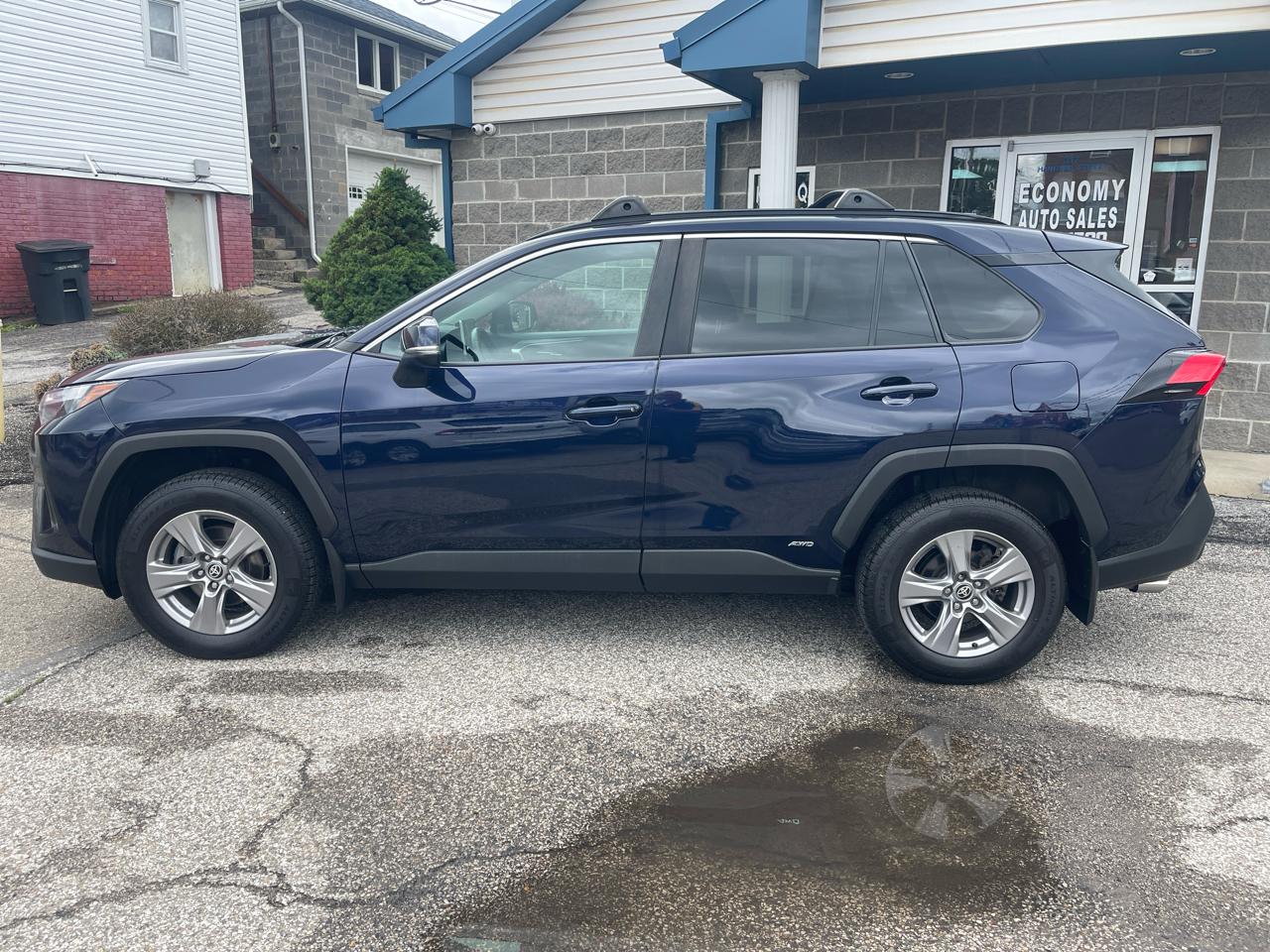 Toyota RAV4 Hybrid XLE AWD (Natl) 2024