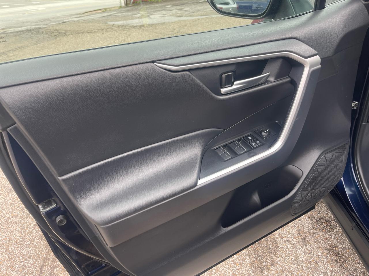 Toyota RAV4 Hybrid XLE AWD (Natl) 2024