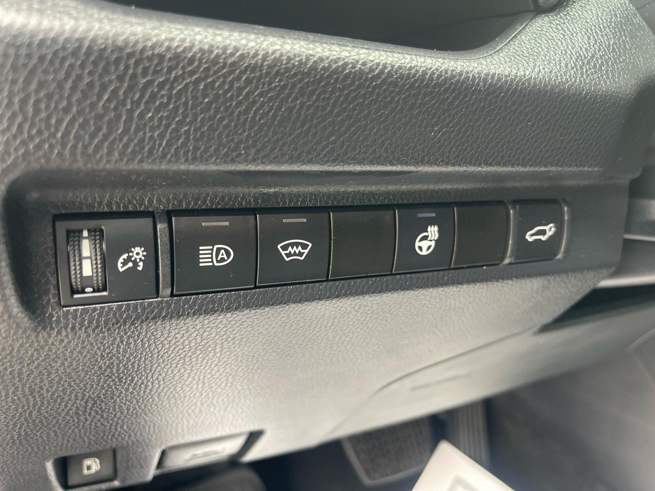Toyota RAV4 Hybrid XLE AWD (Natl) 2024
