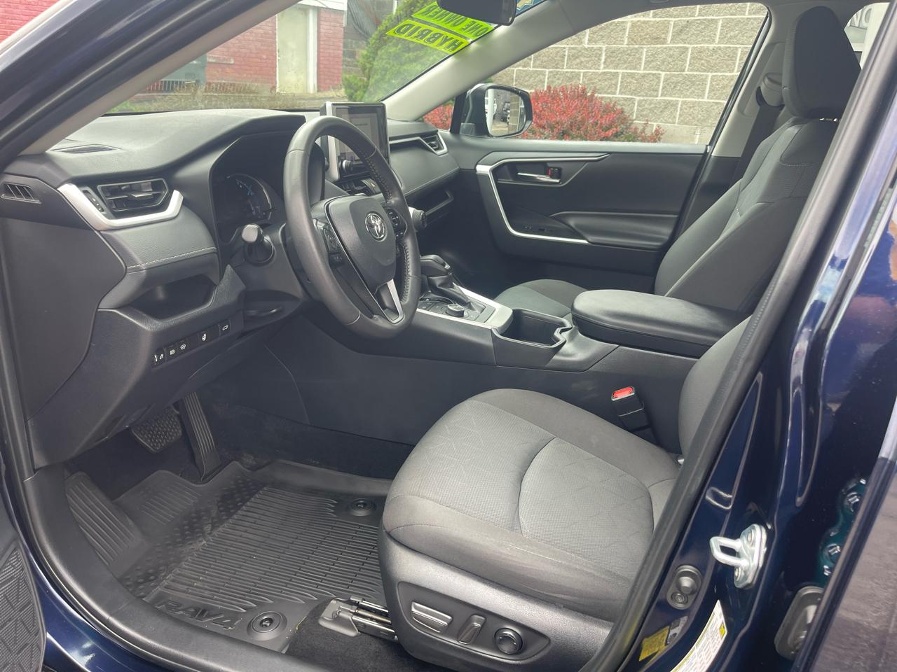 Toyota RAV4 Hybrid XLE AWD (Natl) 2024