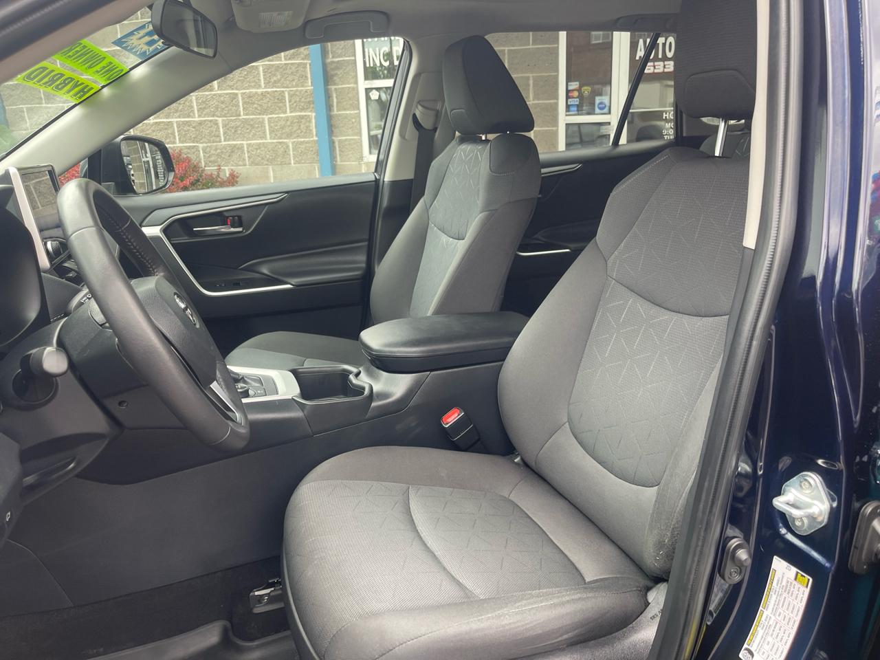 Toyota RAV4 Hybrid XLE AWD (Natl) 2024