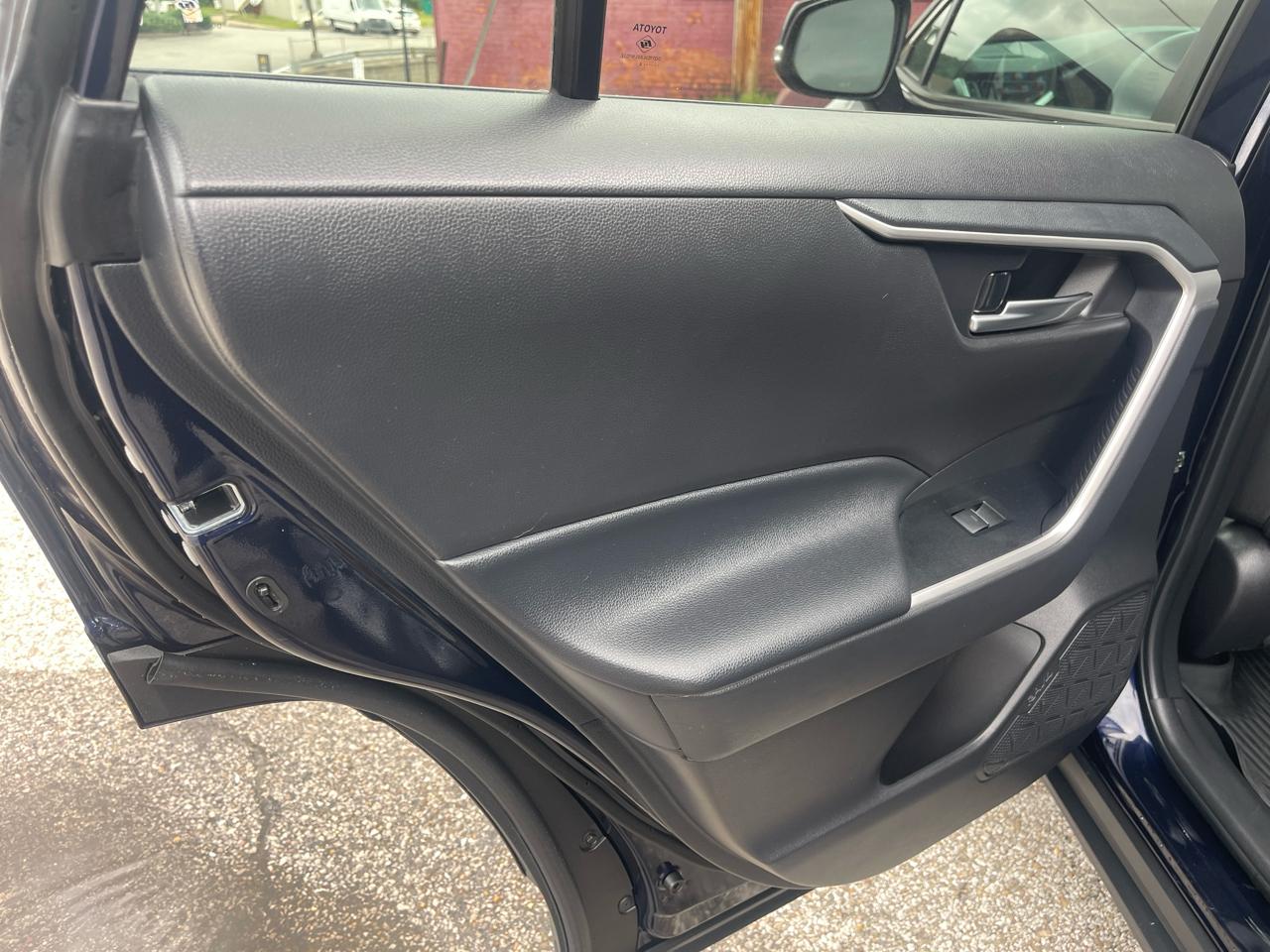 Toyota RAV4 Hybrid XLE AWD (Natl) 2024