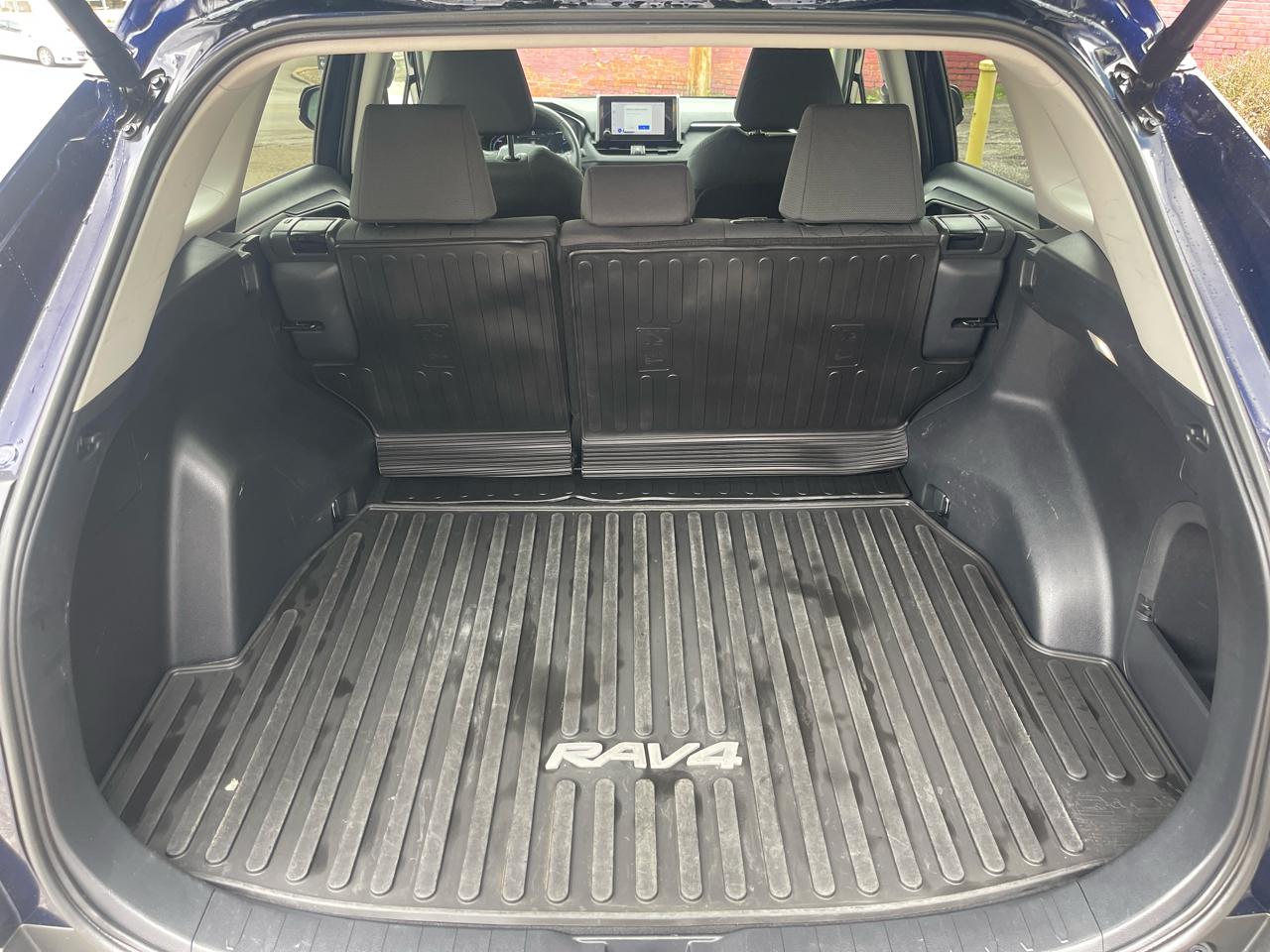 Toyota RAV4 Hybrid XLE AWD (Natl) 2024