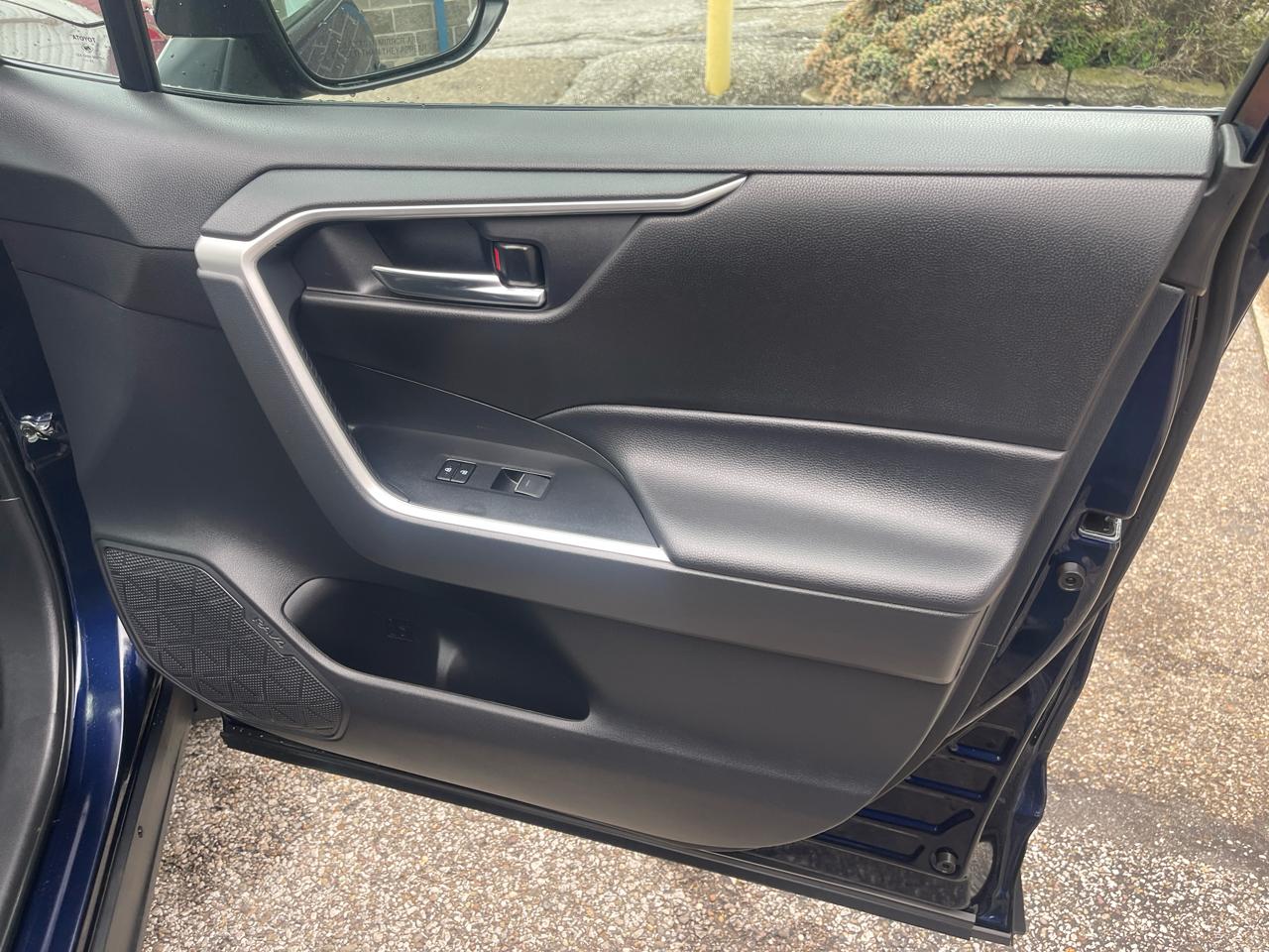 Toyota RAV4 Hybrid XLE AWD (Natl) 2024
