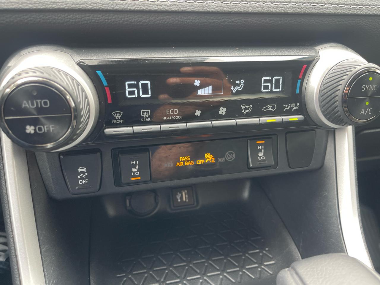 Toyota RAV4 Hybrid XLE AWD (Natl) 2024