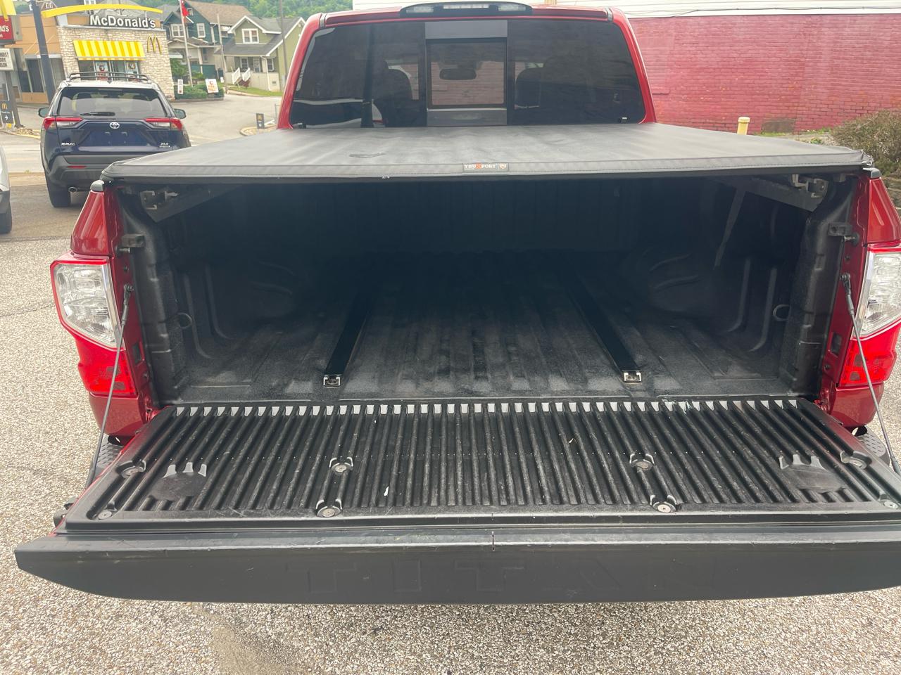 Nissan Titan 4x4 Crew Cab SL 2017