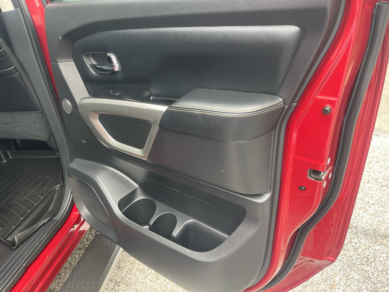 Nissan Titan 4x4 Crew Cab SL 2017