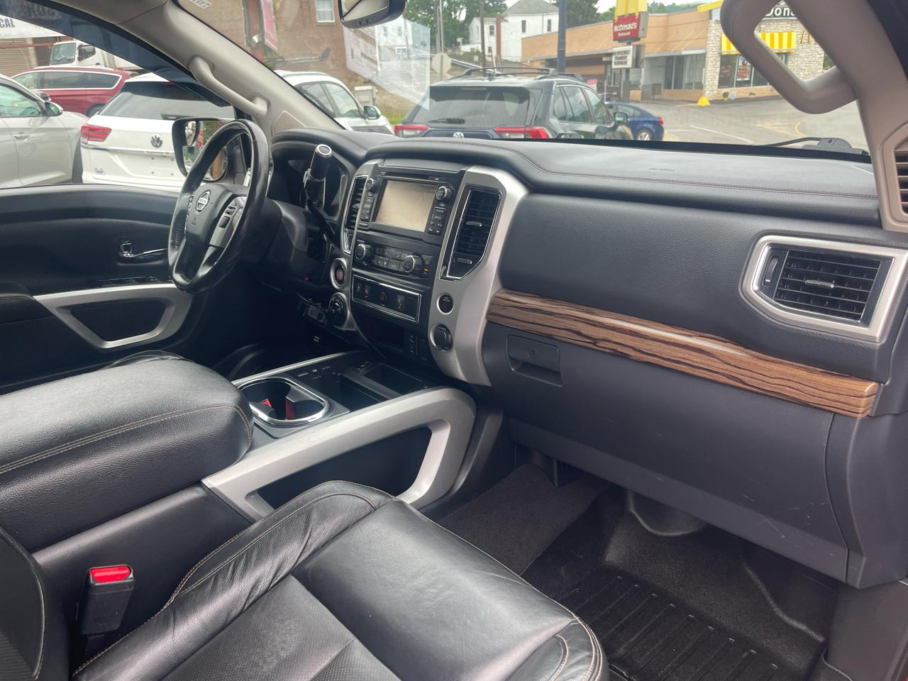 Nissan Titan 4x4 Crew Cab SL 2017