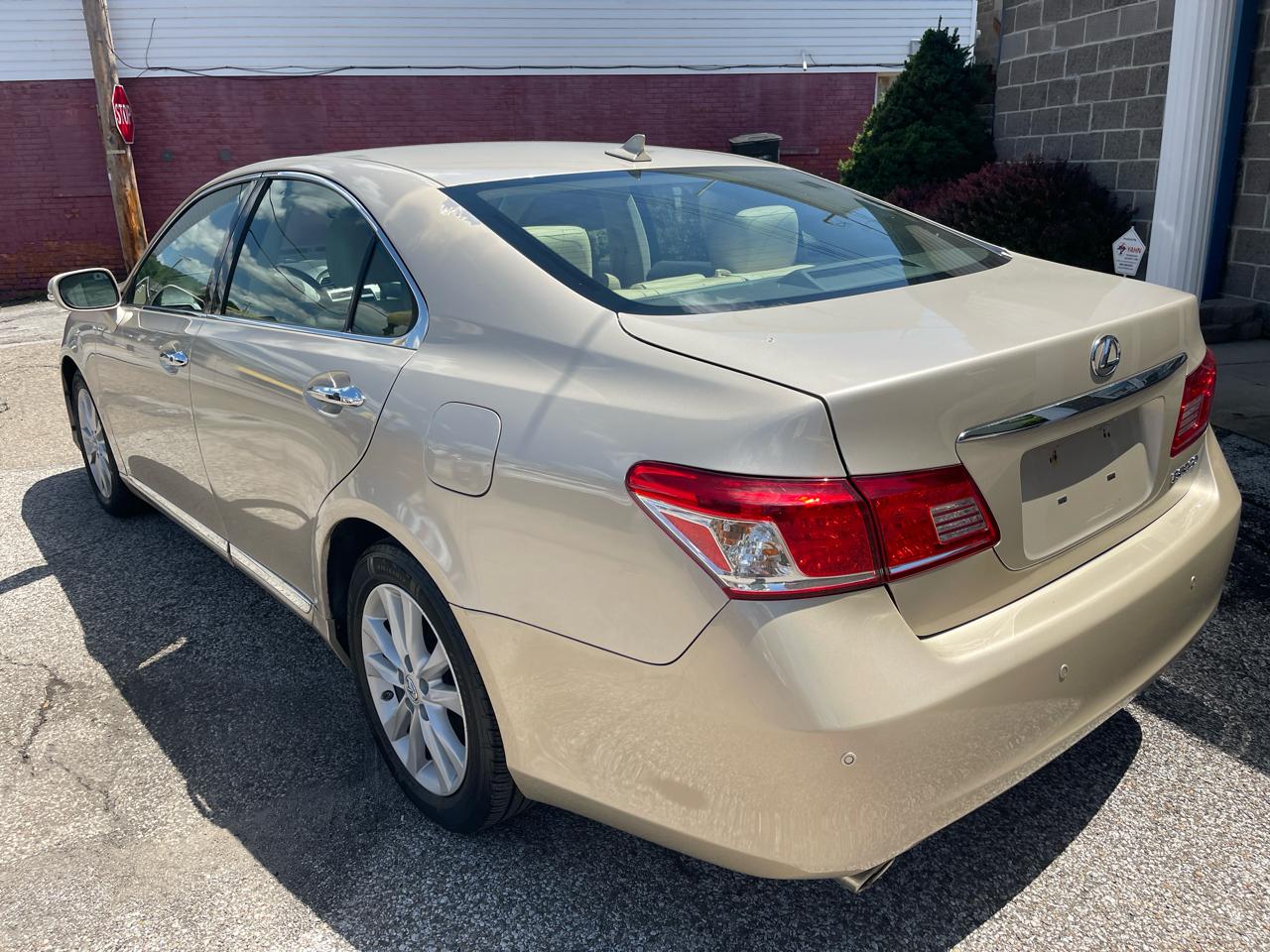 Lexus ES 350 4dr Sdn 2011