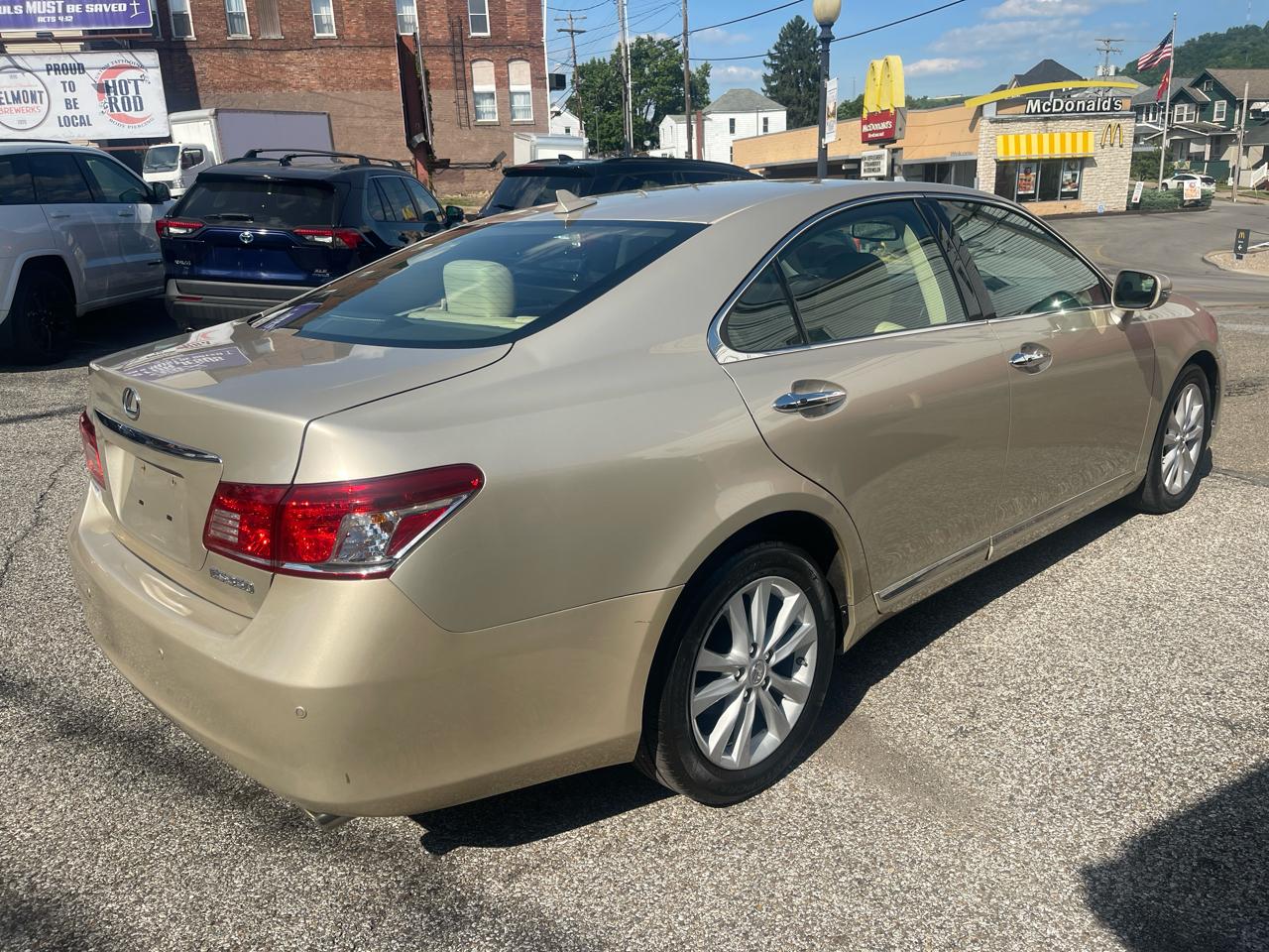 Lexus ES 350 4dr Sdn 2011